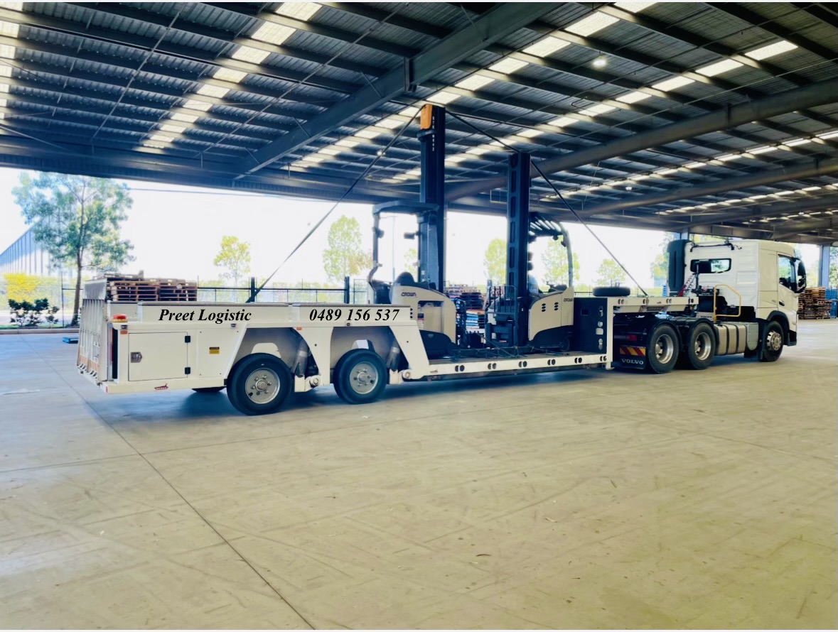 Specialist forklift trailer